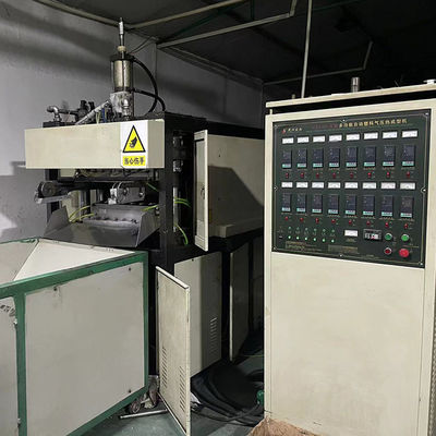 Máquina de termoformagem de plástico de 380V usada 7000kg Para compradores