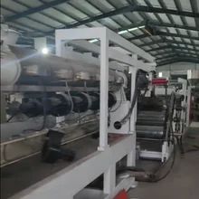 33 1 Máquina de extrusão de folhas de plástico de parafuso com sistema de controlo PLC e matriz de extrusão personalizada