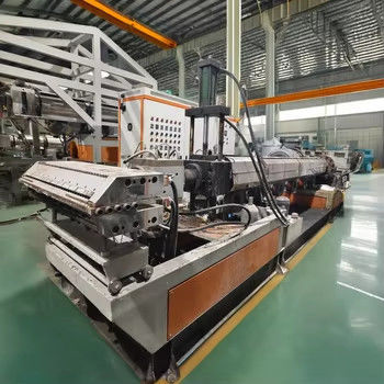 Máquina de extrusão de plástico resfriada a água para produção máxima 33 1 comprimento do parafuso
